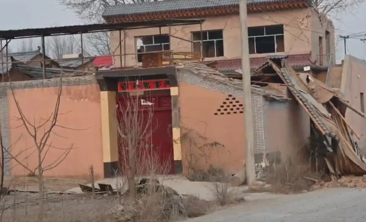 canh-tuong-sau-tran-dong-dat-nua-dem-khien-1-thanh-pho-o-trung-quoc-tan-hoang-hon-111-nguoi-khong-qua-khoi-4