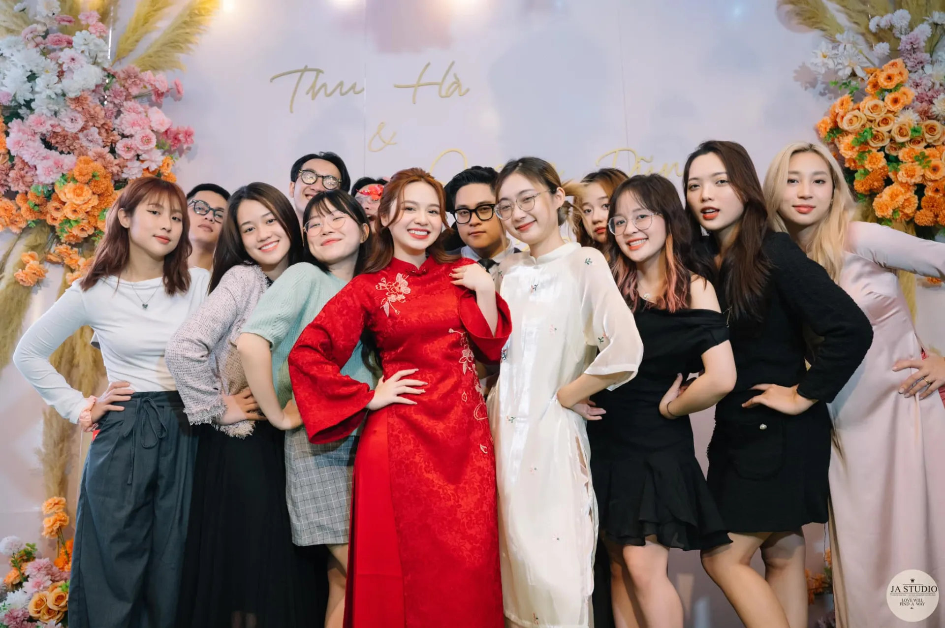 hot-tikoker-noi-tieng-vuong-tin-cach-mat-ha-ma-tau-vi-khong-du-dam-cuoi-du-tung-than-nhu-chi-em-ruot-7