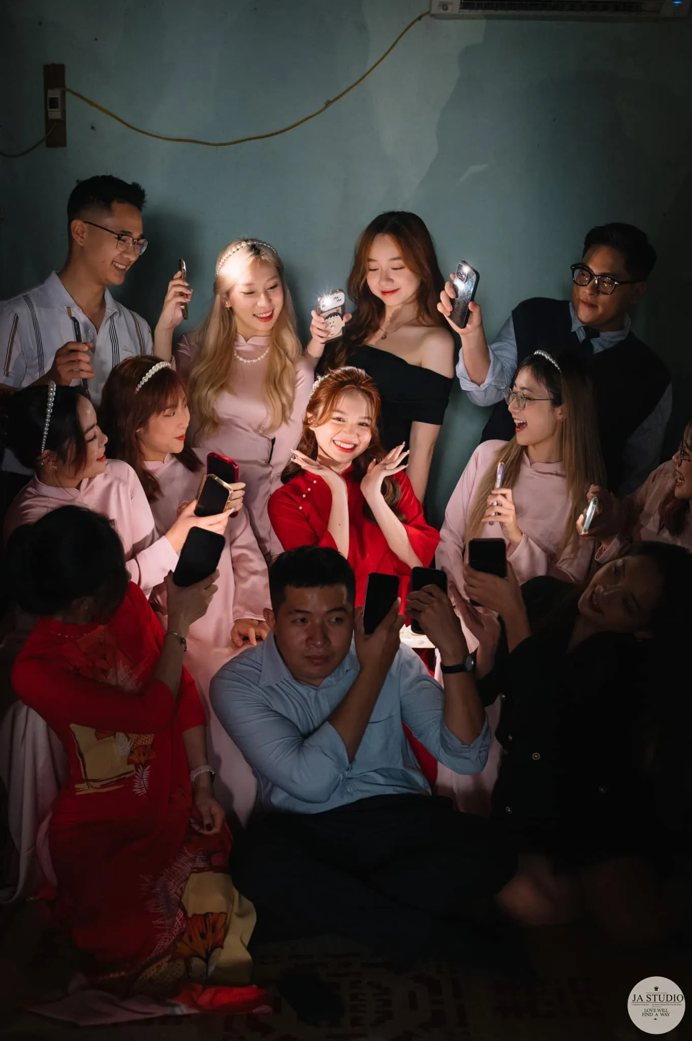 hot-tikoker-noi-tieng-vuong-tin-cach-mat-ha-ma-tau-vi-khong-du-dam-cuoi-du-tung-than-nhu-chi-em-ruot-8