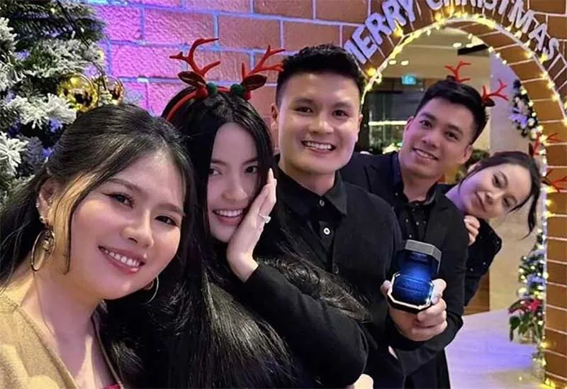 he-lo-canh-quang-hai-cau-hon-chu-thanh-huyen-nhin-chiec-nhan-kim-cuong-khong-lo-ma-choang-6