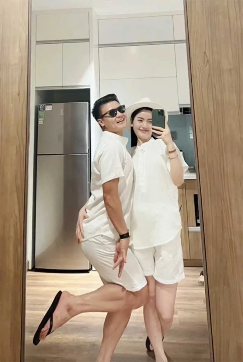 he-lo-canh-quang-hai-cau-hon-chu-thanh-huyen-nhin-chiec-nhan-kim-cuong-khong-lo-ma-choang-7