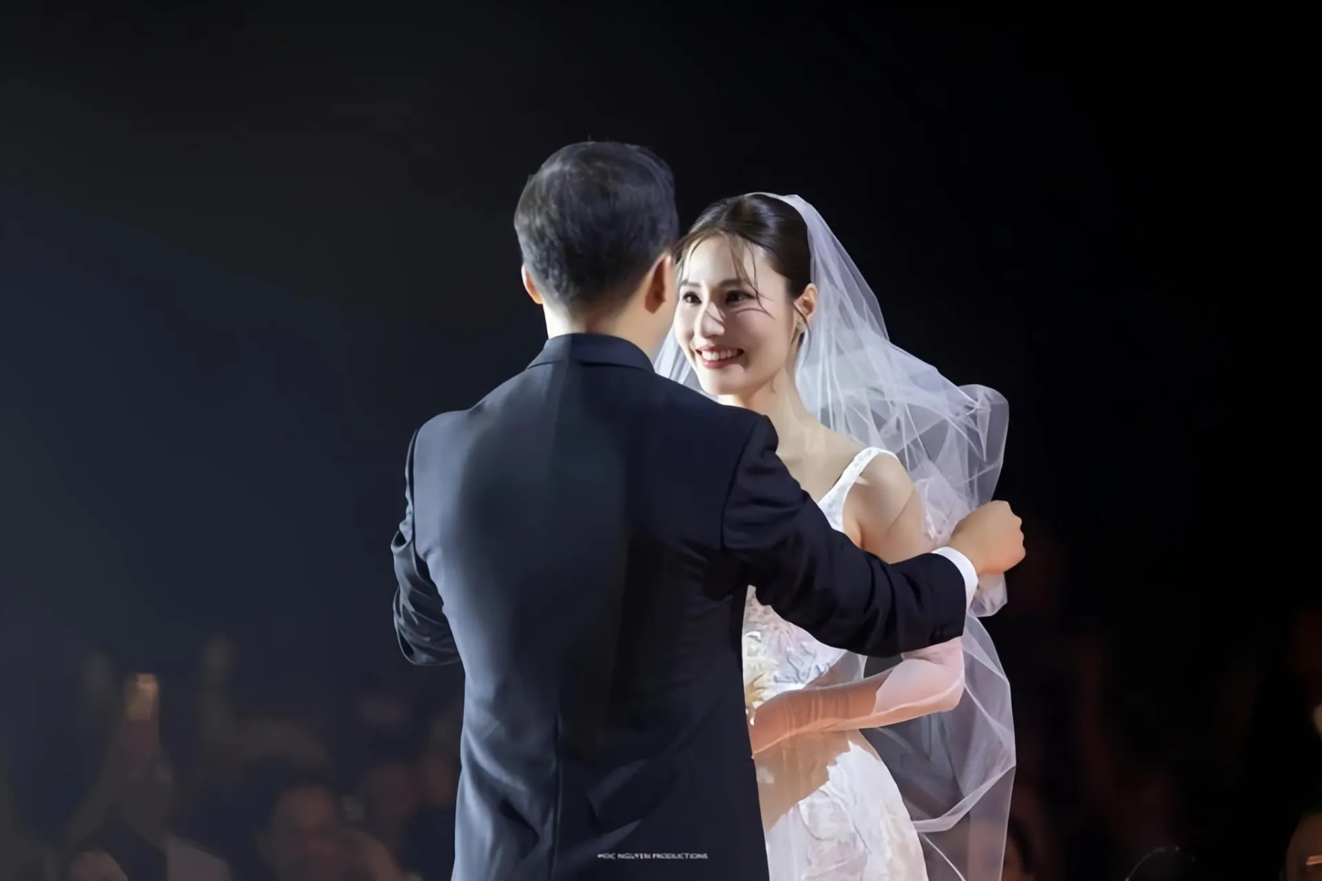 vi-sao-diem-my-9x-phai-tam-dung-hoat-dong-nghe-thuat-sau-khi-cuoi-chong-doanh-nhan-4