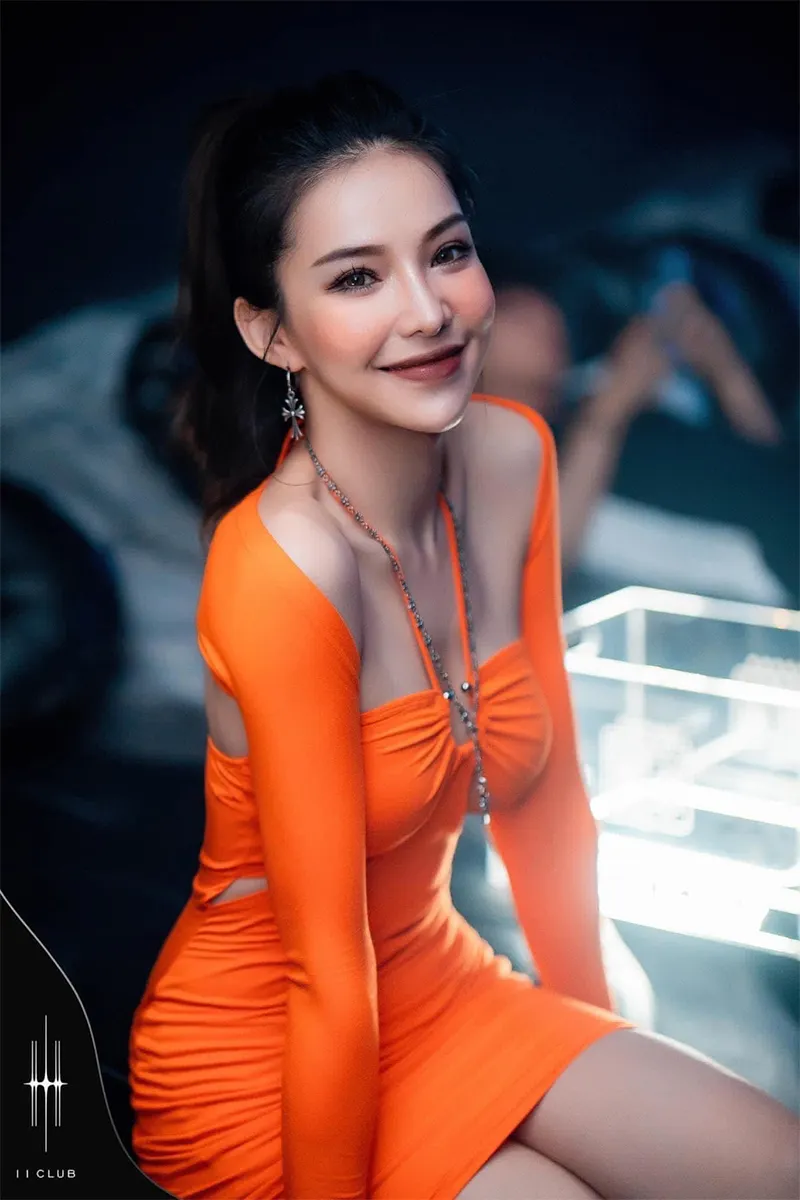 nu-dien-vien-viet-tung-tuyen-bo-rut-khoi-lang-giai-tri-nay-da-sinh-con-thu-2-voi-chong-dj-6
