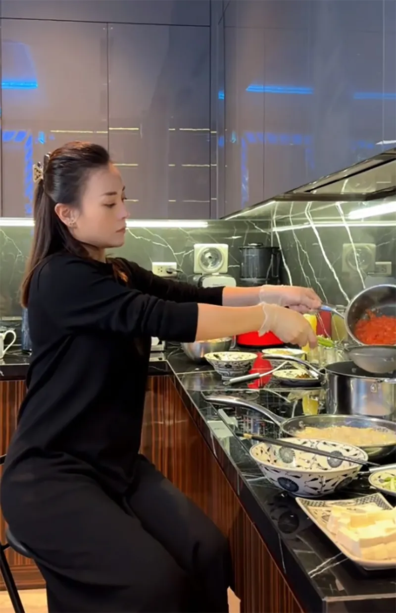 phuong-oanh-mang-thai-doi-vac-bung-khe-ne-nau-mon-an-bo-xuong-cho-shark-binh-chieu-chong-the-nay-bao-sao-duoc-cung-5