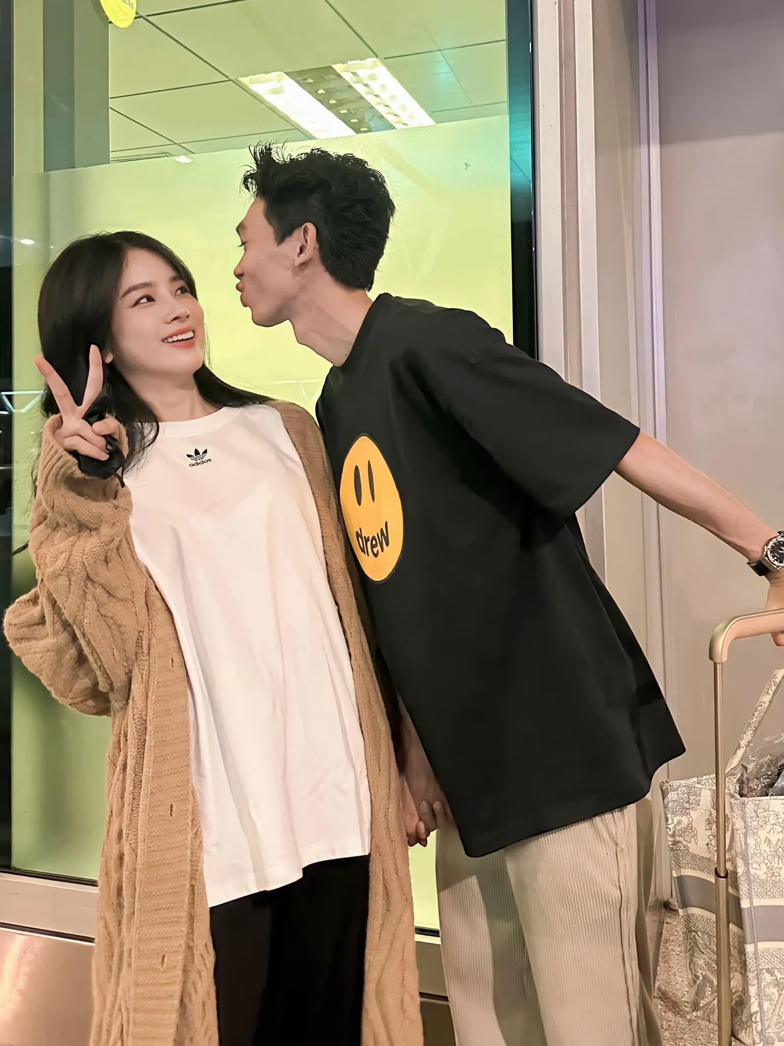 sau-loat-anh-len-chua-hong-thanh-tai-xuat-showbiz-voi-dien-mao-khong-nhan-ra-netizen-bong-reo-ten-dj-mie-10