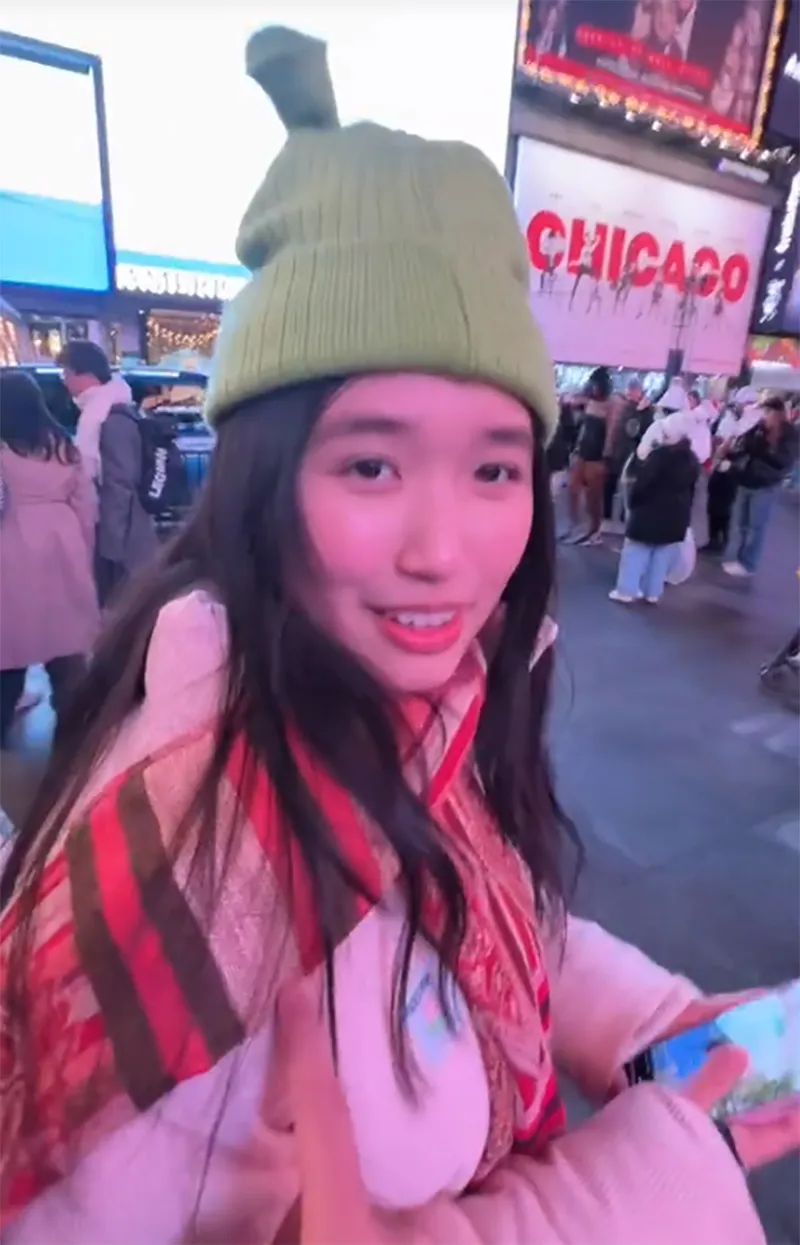 tu-khoa-ban-trai-jenny-huynh-la-ai-lot-top-tim-kiem-sau-video-khoe-duoc-nguoi-ay-chieu-led-o-quang-truong-thoi-dai-4