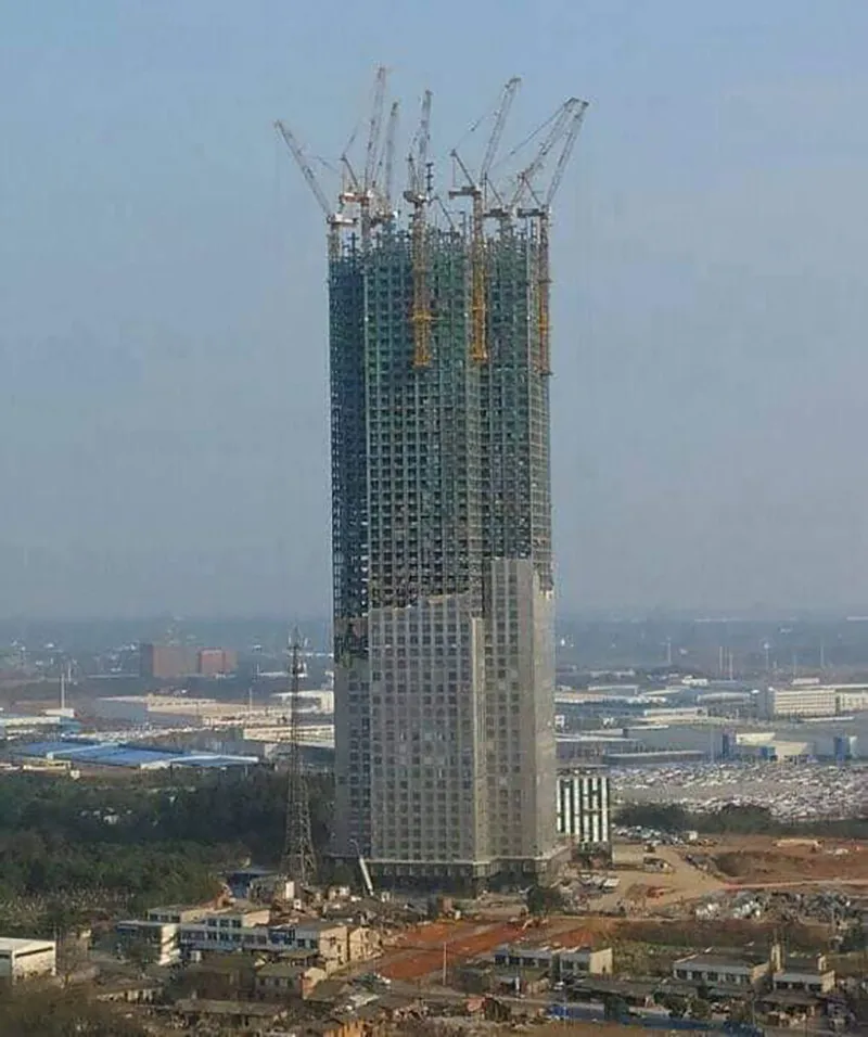 xon-xao-doan-clip-phap-su-trung-hoa-xay-toa-nha-57-tang-chi-trong-19-ngay-netizen-lo-so-khong-dam-vao-o-1