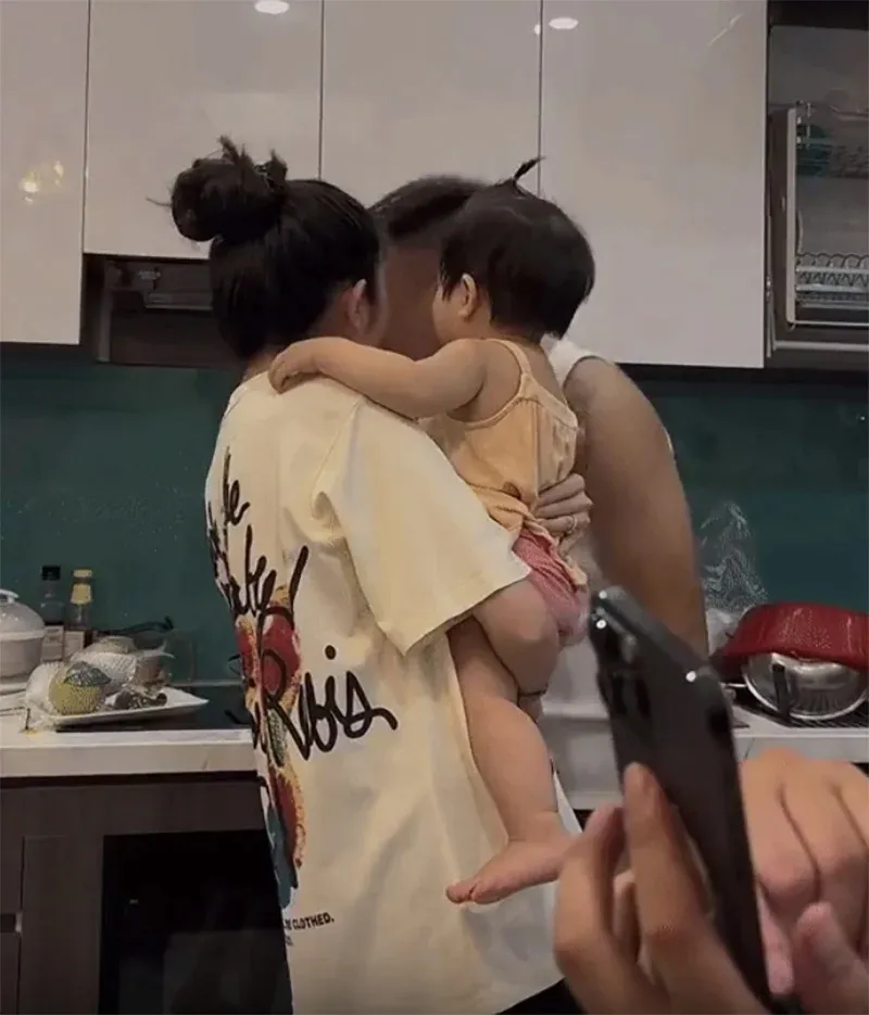 tu-khoa-chu-thanh-huyen-co-con-rieng-voi-ai-duoc-quan-tam-nhat-hien-tai-thuc-hu-the-nao-4