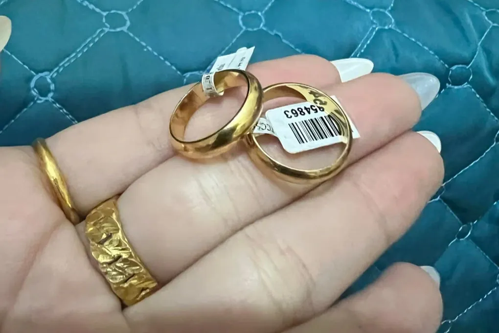 ban-tung-mung-cuoi-3-chi-vang-10-trieu-hien-gia-vang-lap-dinh-thi-nen-mung-lai-10-trieu-hay-3-chi-vang-3