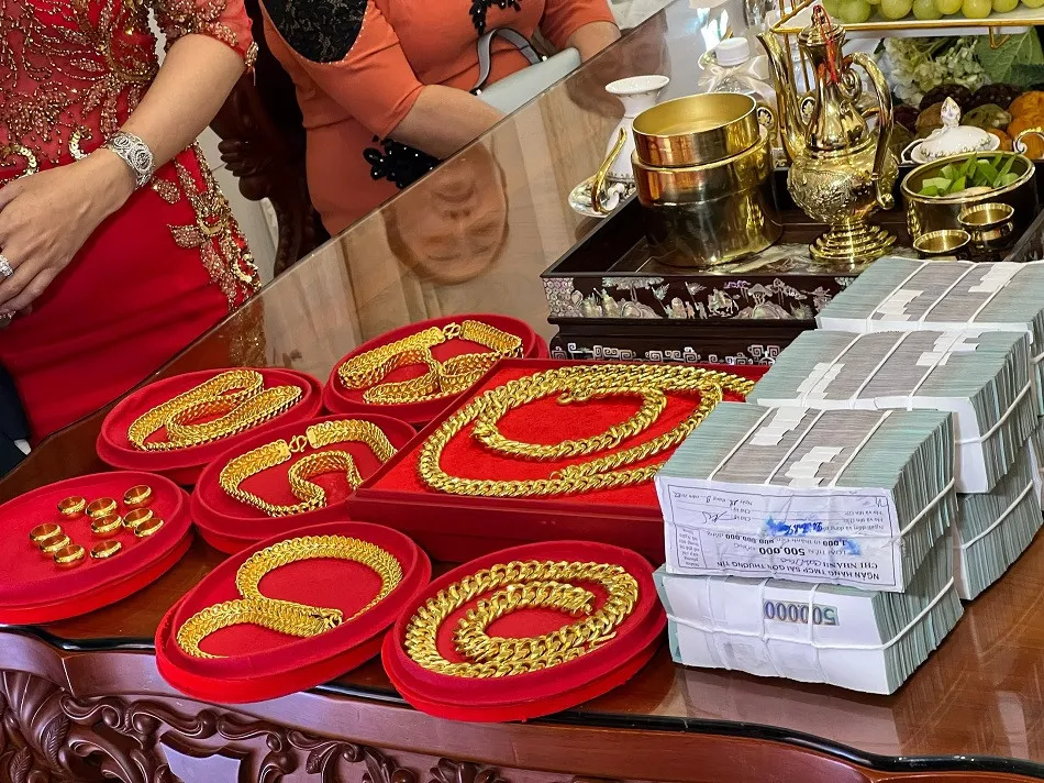 ban-tung-mung-cuoi-3-chi-vang-10-trieu-hien-gia-vang-lap-dinh-thi-nen-mung-lai-10-trieu-hay-3-chi-vang-5