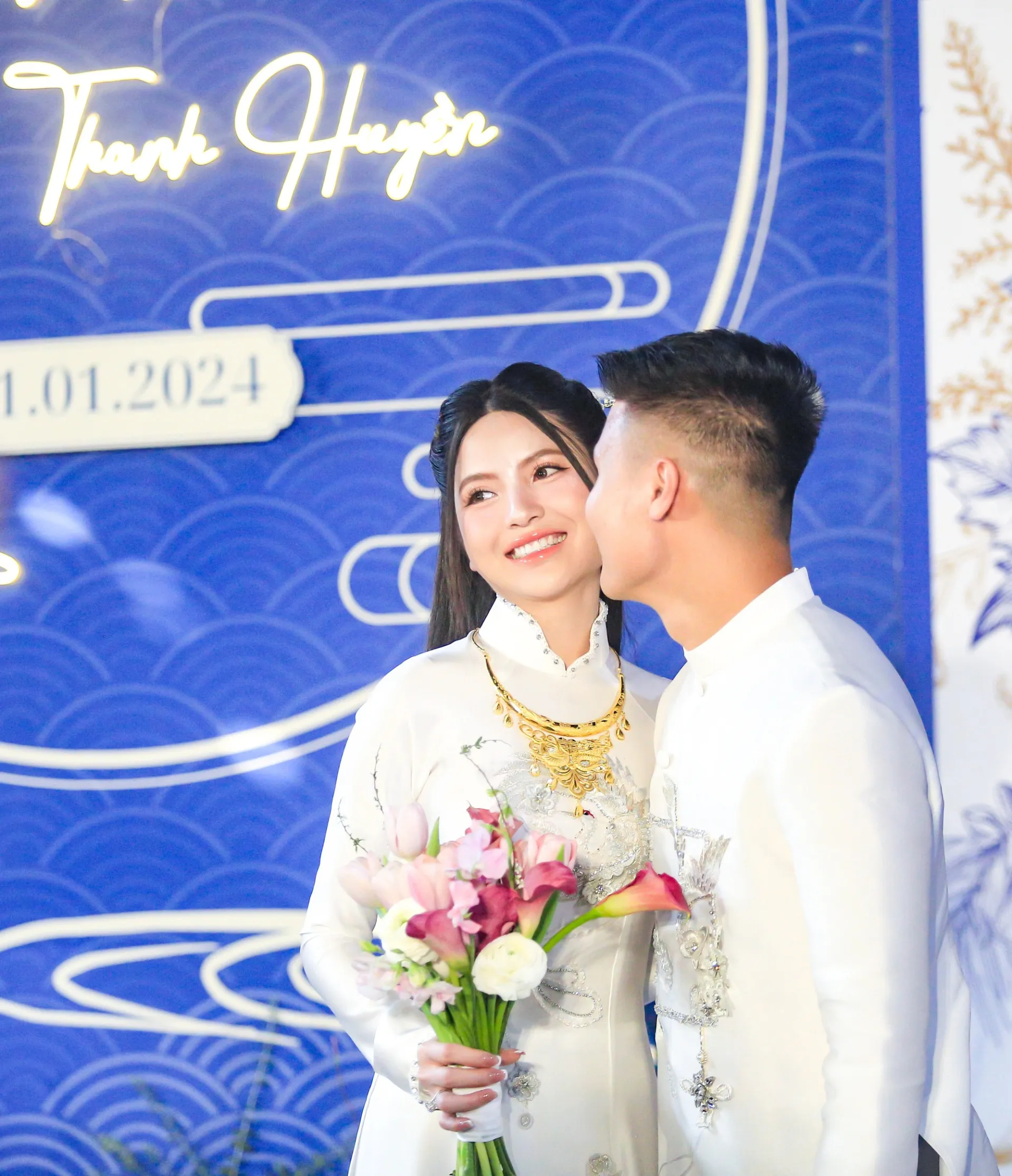 chu-thanh-huyen-gap-song-gio-trong-ngay-vui-chi-mot-hanh-dong-voi-me-ruot-da-bi-netizen-che-trach-4