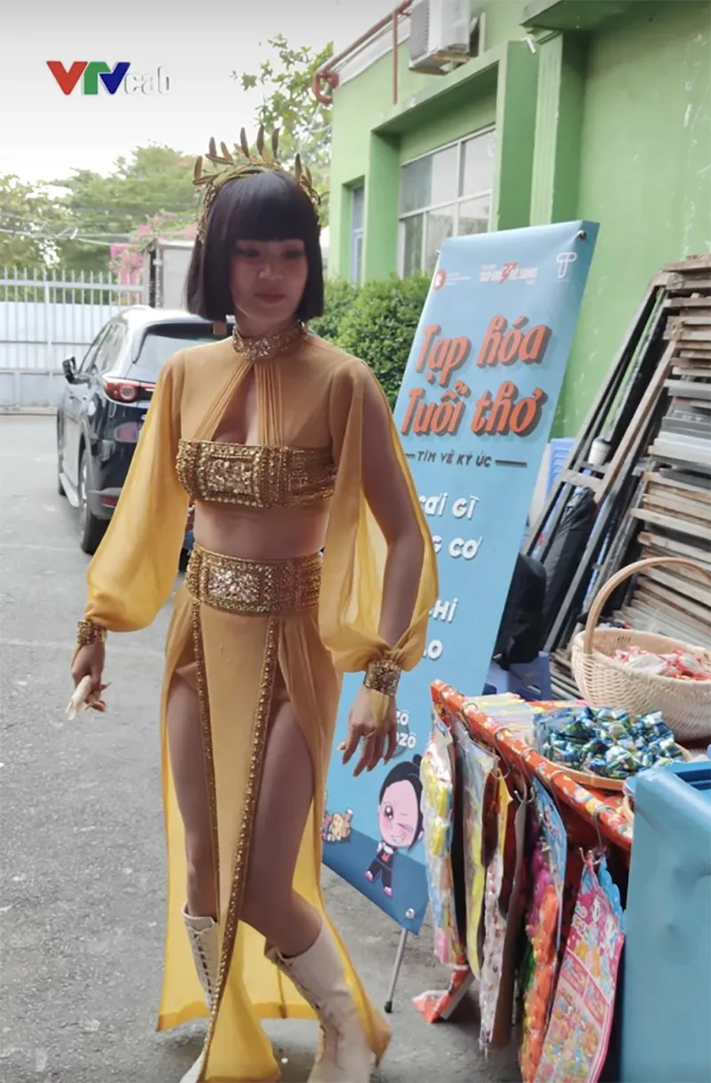 ninh-duong-lan-ngoc-lo-tao-hinh-nu-hoang-ai-cap-o-cong-dien-4-chung-to-dang-cap-phu-ba-nho-mot-hanh-dong-4