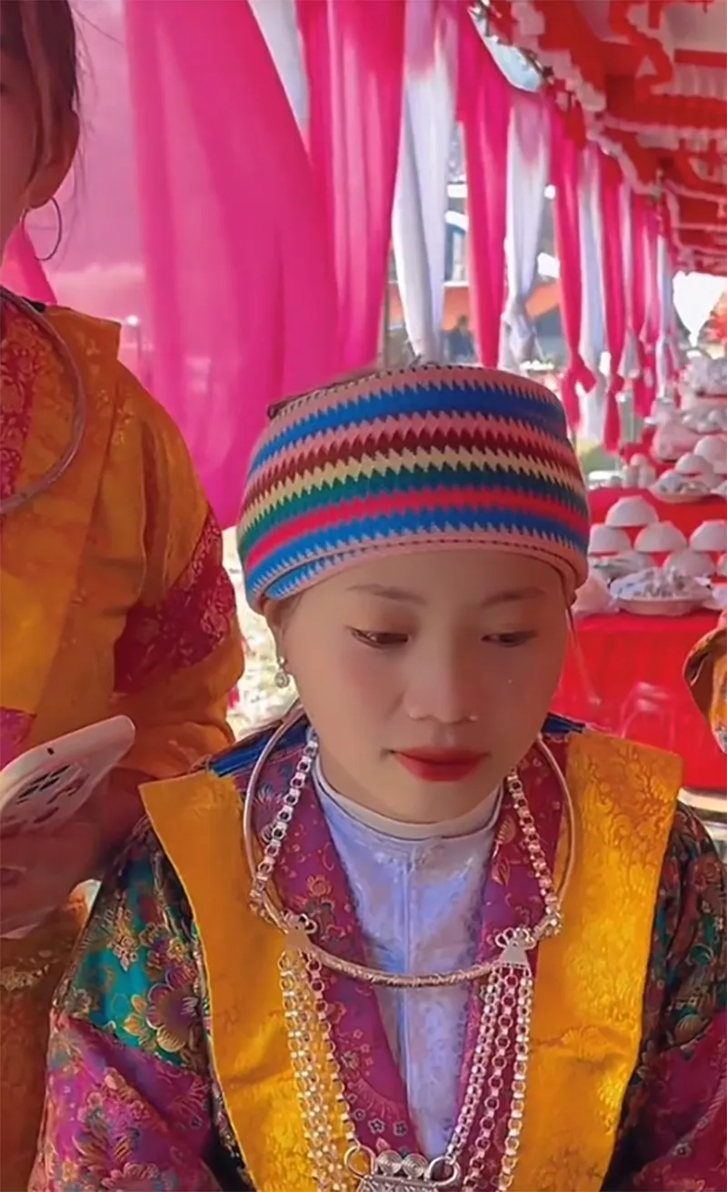 co-dau-nguoi-hmong-xot-xa-khi-mac-vay-cuoi-trang-diem-bi-dam-teu-sinh-le-co-300k-con-bi-tac-dong-vat-ly-4