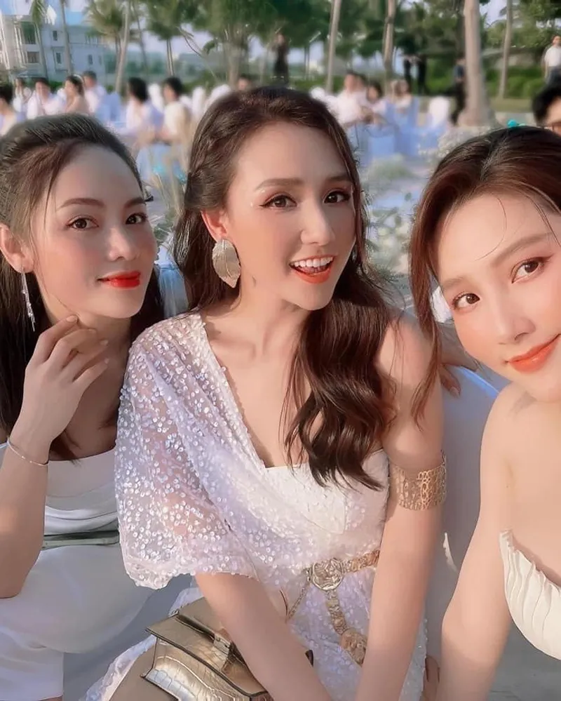 ban-than-vang-mat-trong-hon-le-cua-van-hugo-nhung-lan-nay-khong-bi-don-cach-mat-vi-1-hanh-dong-tinh-te-4