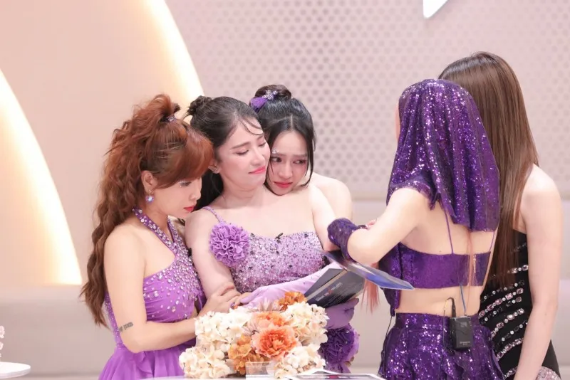 hien-da-co-bao-nhieu-chi-dep-bi-loai-o-show-chi-dep-dap-gio-re-song-ban-viet-5