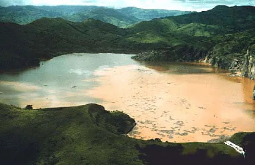 bi-an-ve-ho-nuoc-trong-vat-lai-khien-2000-nguoi-gap-chuyen-sau-1-dem-cai-ten-nghe-da-thay-rung-minh-3