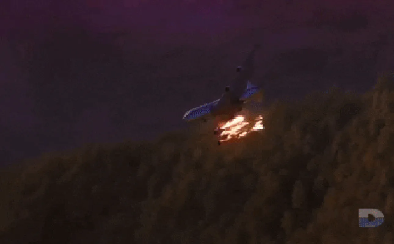 may-bay-cho-524-hanh-khach-roi-tu-do-chi-vi-1-chiec-dinh-tan-4-nguoi-song-sot-ke-lai-giay-phut-kinh-hoang-8