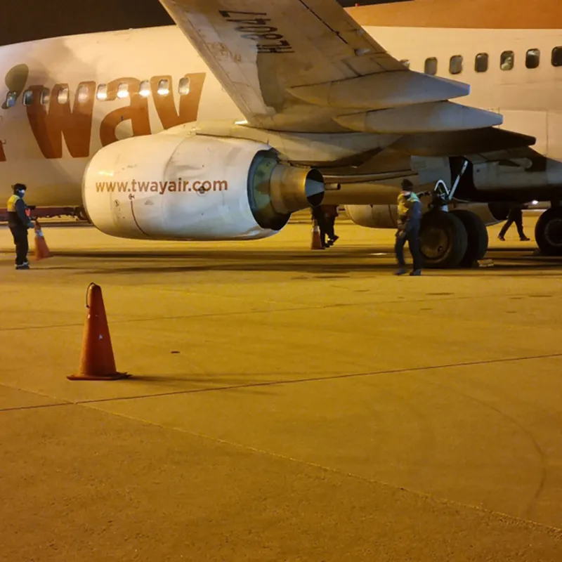 may-bay-cho-122-hanh-khach-bong-toe-lua-mui-khet-nong-nac-phai-ha-canh-gap-nguyen-nhan-do-1-loai-vat-co-canh-4