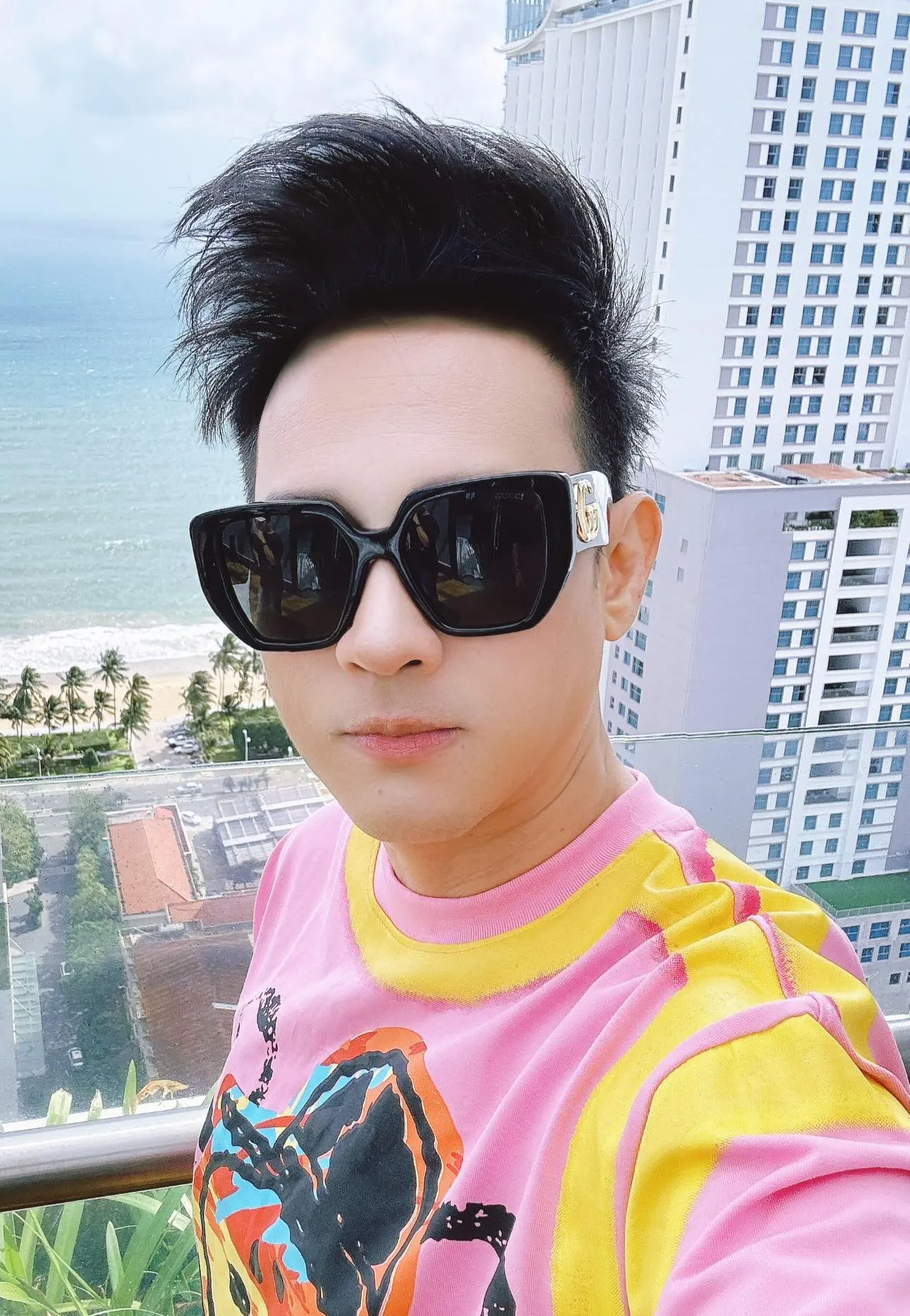 nam-ca-si-viet-noi-tieng-mot-thoi-co-gia-tai-do-so-u50-khong-vo-con-song-trong-penthouse-8-phong-ngu-10-toilet-2