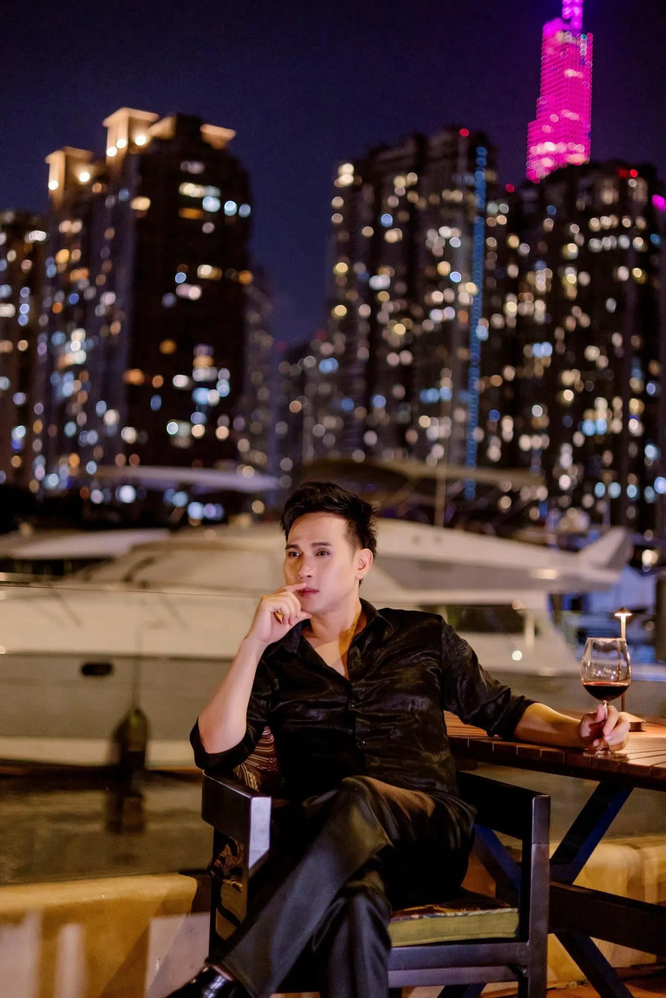 nam-ca-si-viet-noi-tieng-mot-thoi-co-gia-tai-do-so-u50-khong-vo-con-song-trong-penthouse-8-phong-ngu-10-toilet-3