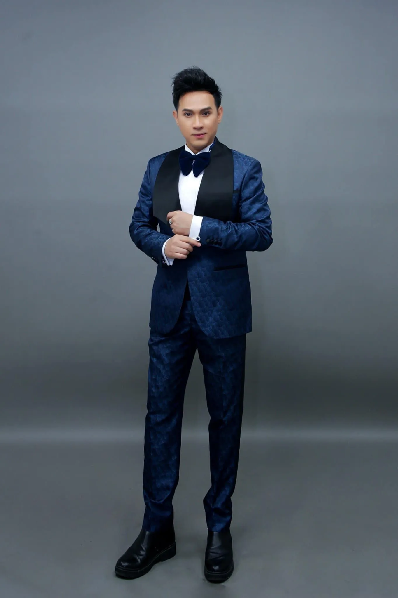 nam-ca-si-viet-noi-tieng-mot-thoi-co-gia-tai-do-so-u50-khong-vo-con-song-trong-penthouse-8-phong-ngu-10-toilet-9