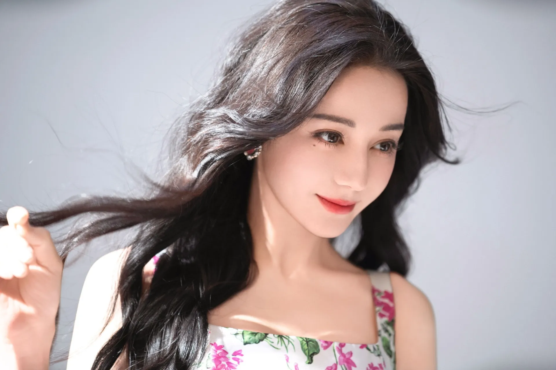 dich-le-nhiet-ba-vi-truyen-thong-hoa-ngu-che-gia-tao-gay-rac-roi-cho-quay-phim-roi-chi-cuoi-cho-qua-1