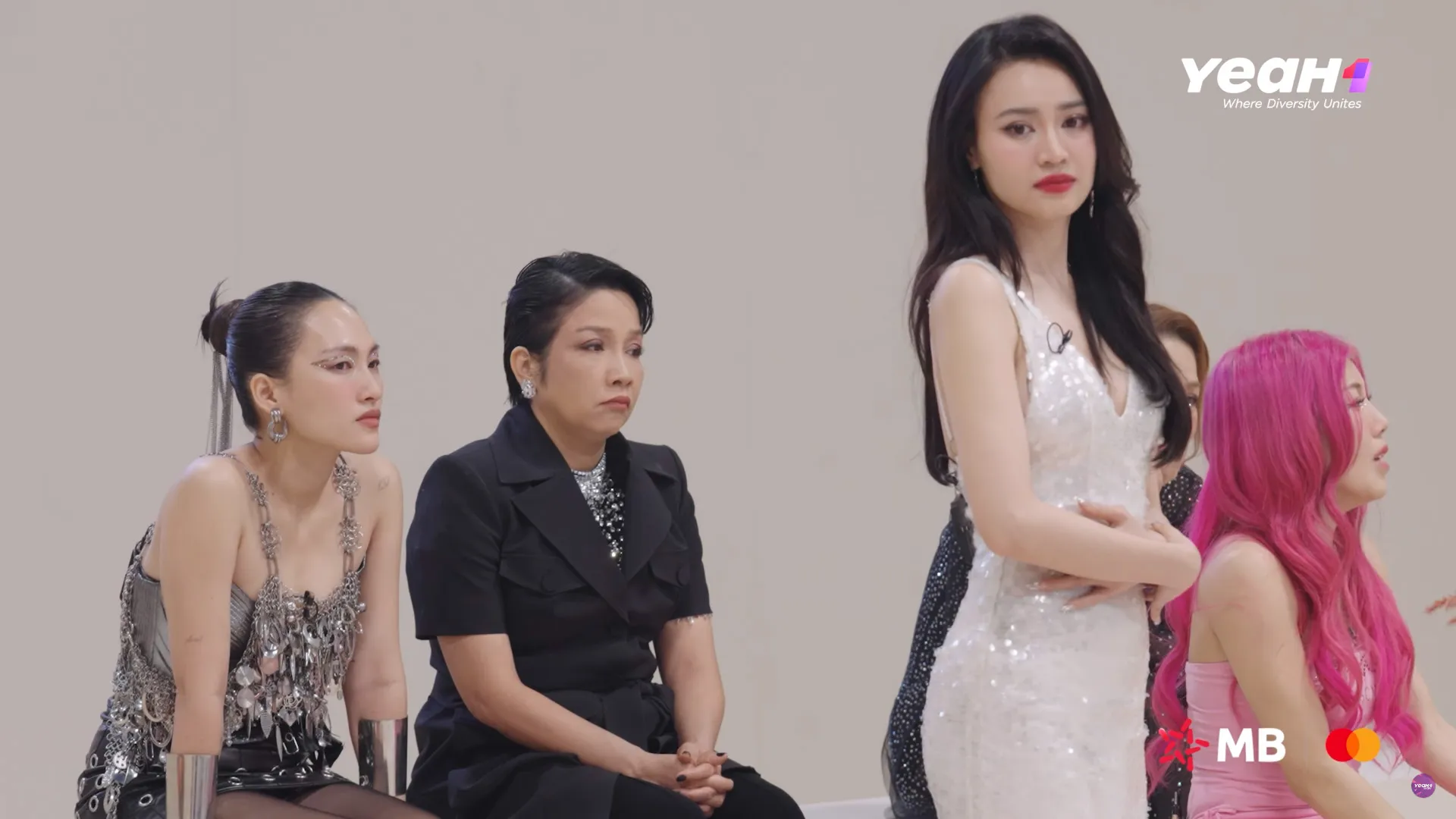 phan-ung-cua-cac-chi-dep-khi-nghe-tin-huyen-baby-bi-loai-o-cong-dien-5-5