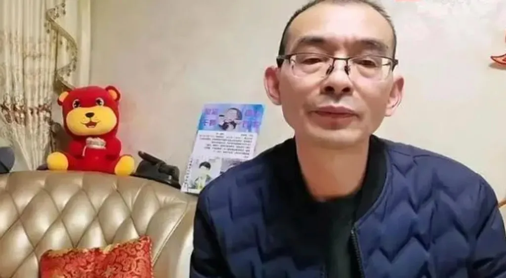 ty-phu-51-tuoi-tim-con-that-lac-bi-nguoi-dan-ong-41-tuoi-goi-la-cha-1