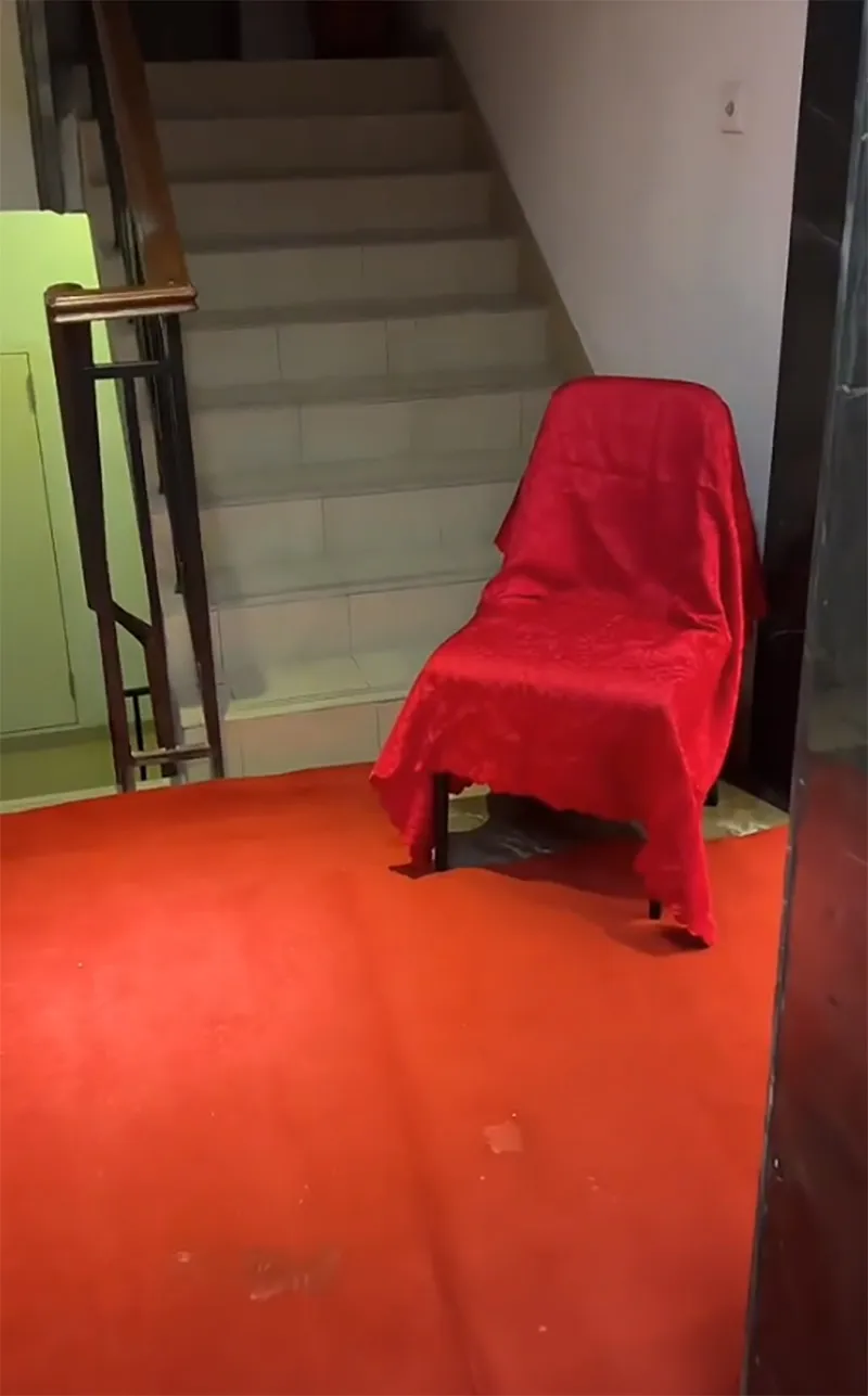 bi-an-nghi-thuc-ruoc-dau-luc-nua-dem-chu-re-phai-cong-co-dau-vao-nha-bo-me-chong-khong-duoc-xuat-hien-1