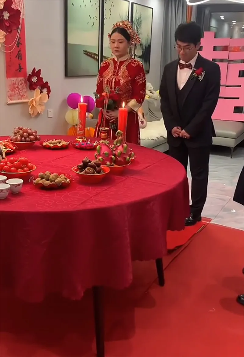 bi-an-nghi-thuc-ruoc-dau-luc-nua-dem-chu-re-phai-cong-co-dau-vao-nha-bo-me-chong-khong-duoc-xuat-hien-9