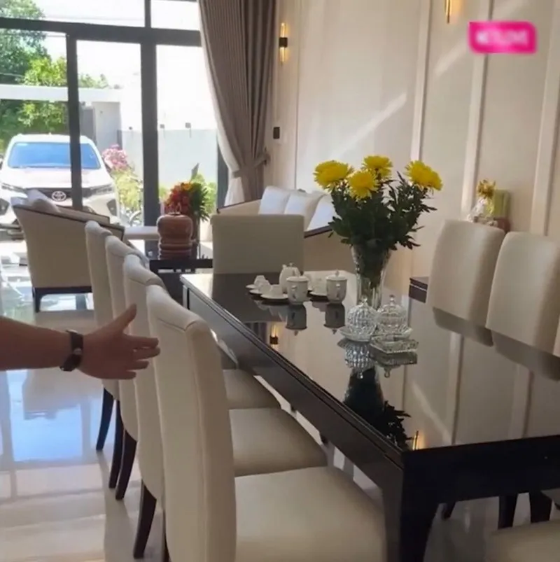 soi-ngoc-ngach-trong-can-nha-khang-trang-mc-quyen-linh-xay-tang-me-o-que-tuy-khong-hoanh-trang-nhung-tien-nghi-