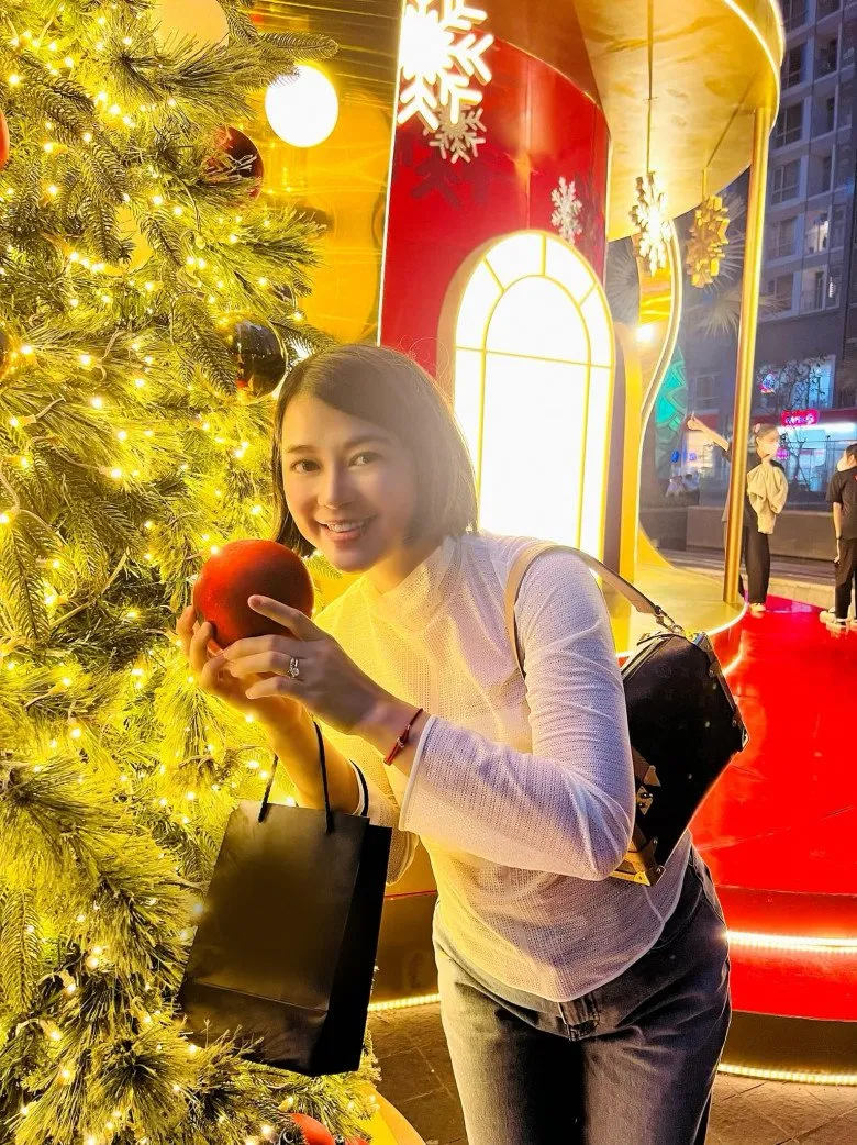 sao-nu-roi-vbiz-de-lam-phi-cong-nay-bung-cao-vuot-mat-sinh-con-cho-chong-thu-2-cuoi-thai-ky-nang-84kg-4