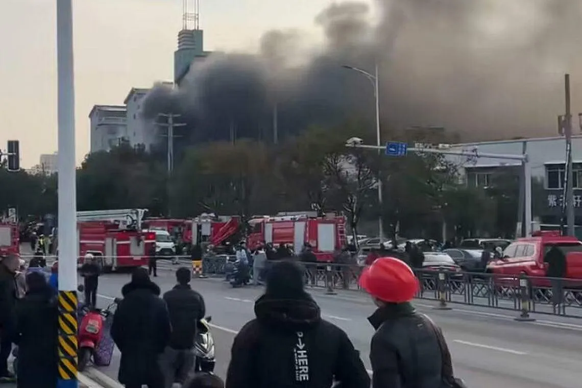 chung-cu-cu-6-tang-boc-chay-du-doi-khien-39-nguoi-khong-qua-khoi-tang-2-cung-mac-ket-khong-the-thoat-than-3