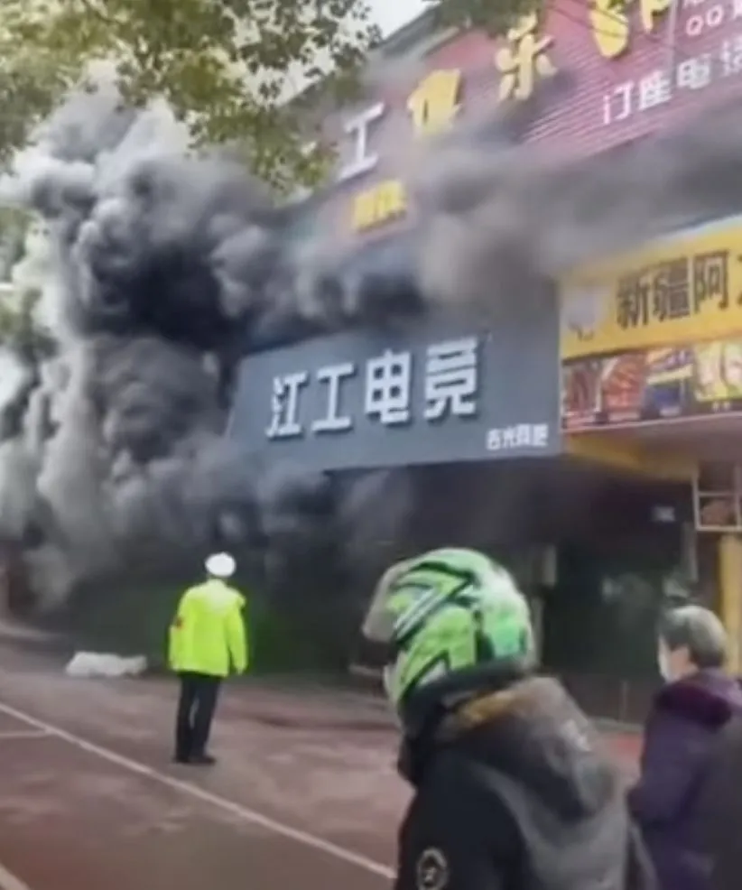 chung-cu-cu-6-tang-boc-chay-du-doi-khien-39-nguoi-khong-qua-khoi-tang-2-cung-mac-ket-khong-the-thoat-than-4