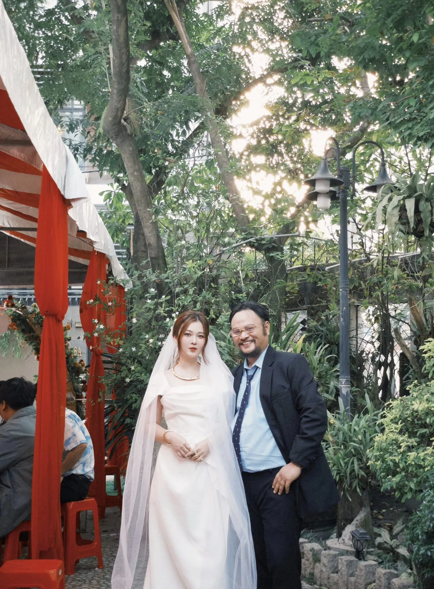 vinh-rau-khoe-anh-cuoi-voi-hot-girl-ribi-sachi-nhin-vao-chang-ai-nghi-co-dau-u40-1