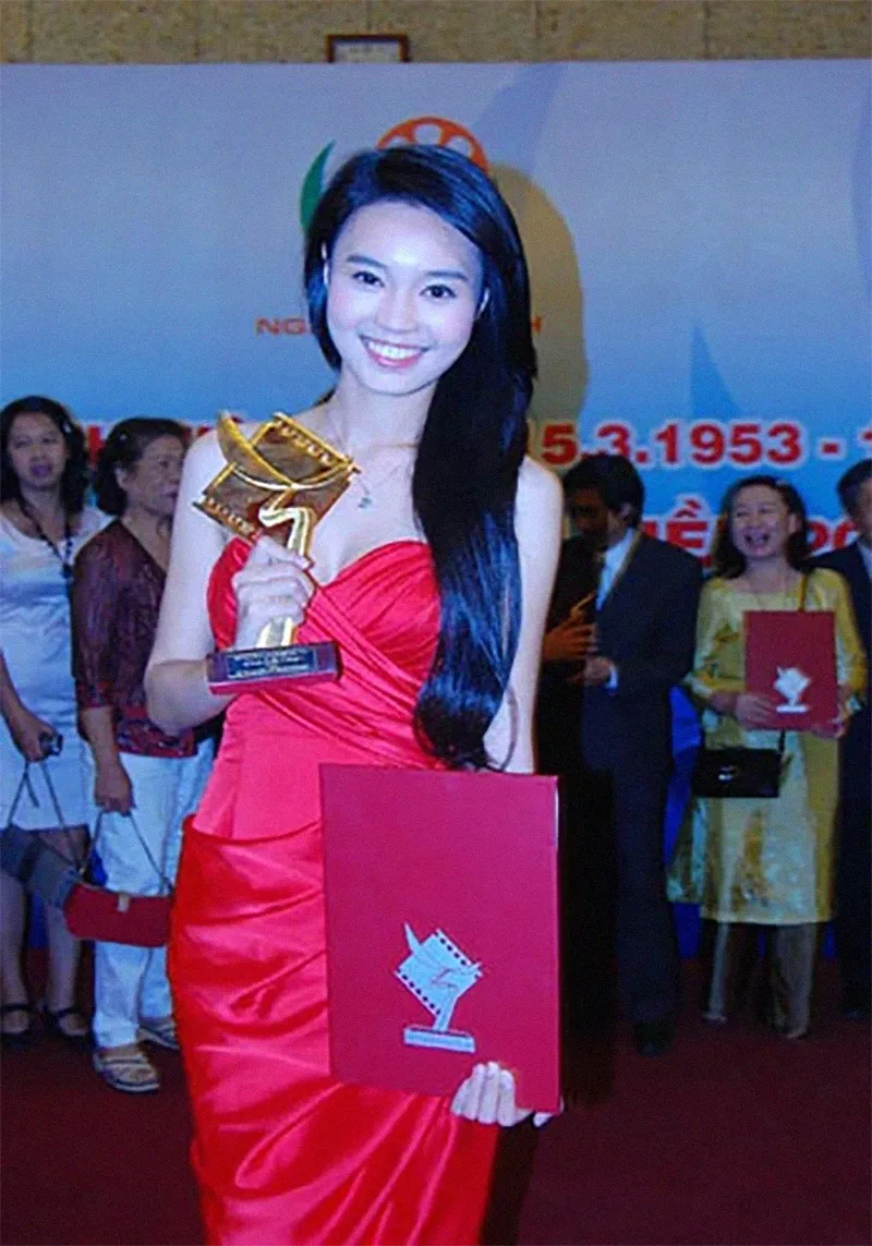 vi-sao-ninh-duong-lan-ngoc-quyet-dinh-tam-roi-showbiz-de-di-hoc-8