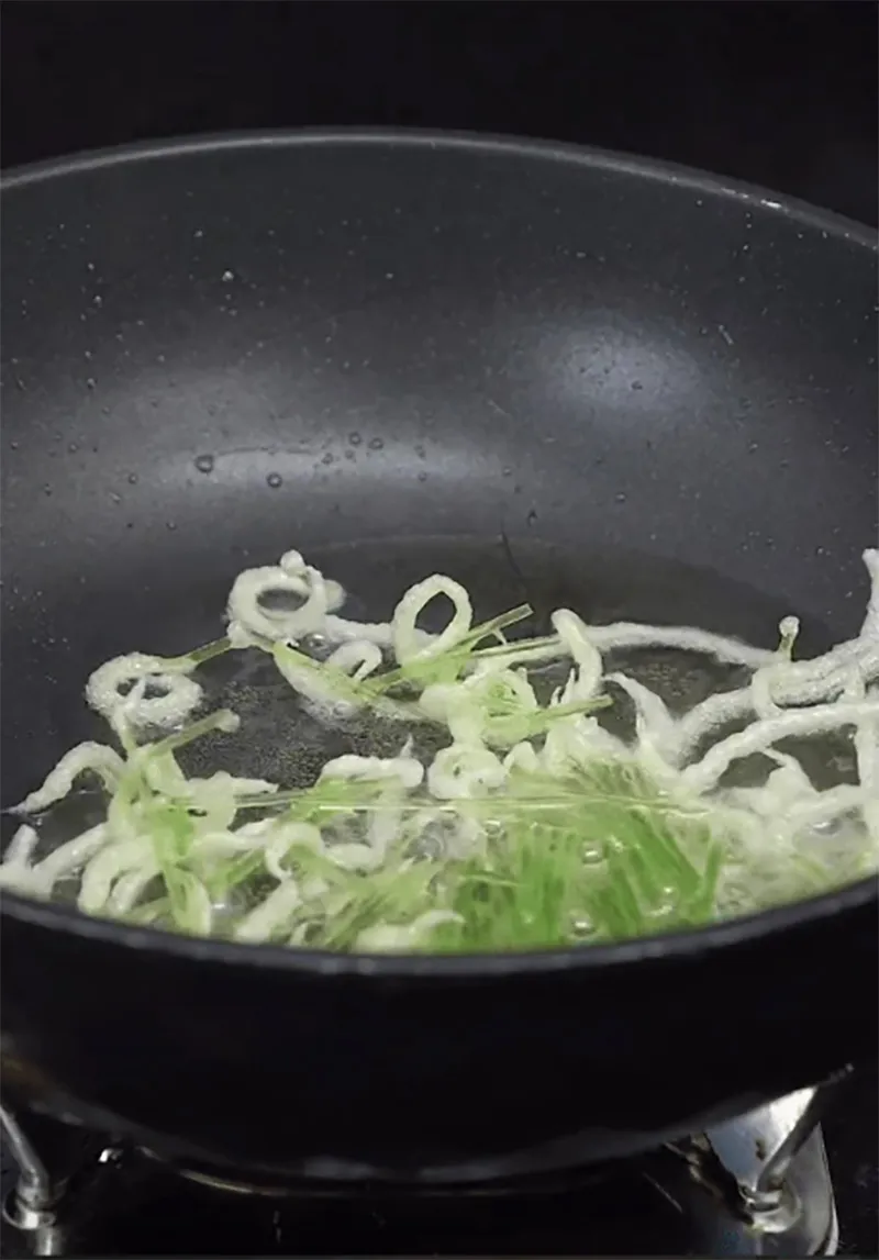 doc-la-mon-tam-chien-gion-khien-gioi-tre-phat-sot-chuyen-gia-canh-bao-nguy-co-gay-hai-1
