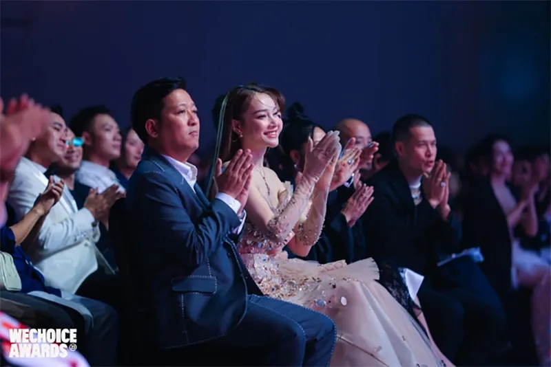 cap-doi-cua-truong-giang-va-tran-thanh-chung-khung-hinh-soi-quan-he-giua-2-nguoi-vo-quyen-luc-vbiz-8