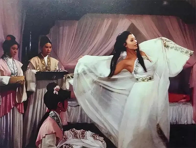 sao-nu-menh-danh-bup-be-song-doi-doi-nho-canh-khoe-lung-tran-chien-thang-dan-be-ba-de-huong-24000-ty-cua-chong-2