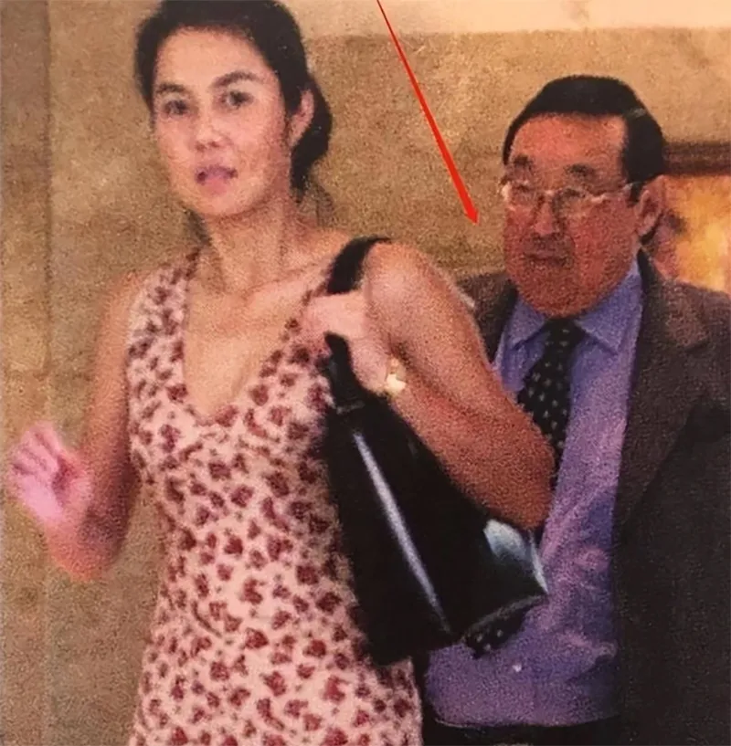 sao-nu-menh-danh-bup-be-song-doi-doi-nho-canh-khoe-lung-tran-chien-thang-dan-be-ba-de-huong-24000-ty-cua-chong-4