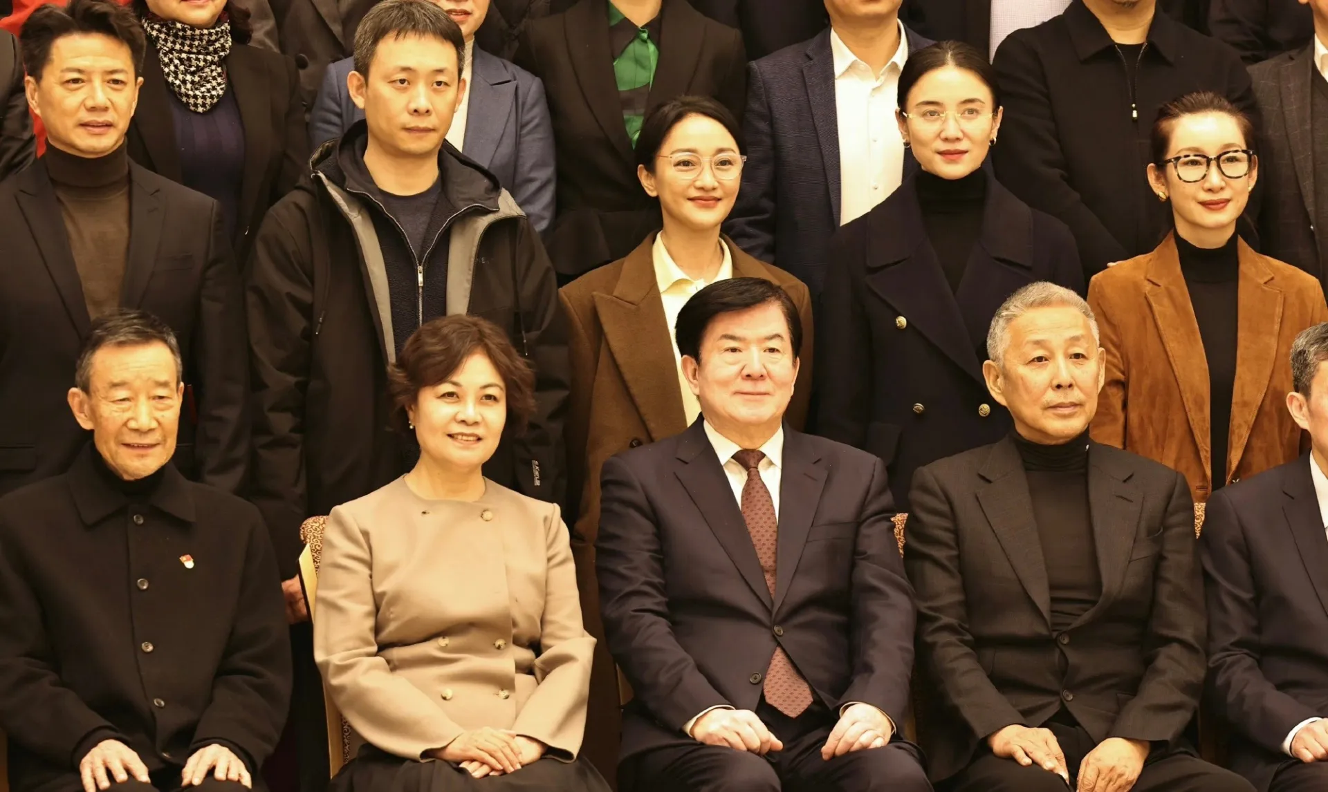 tin-nong-cbiz-ngay-1-2-phim-cua-duong-tu-dung-chieu-o-viet-nam-dang-vi-lo-anh-be-con-13