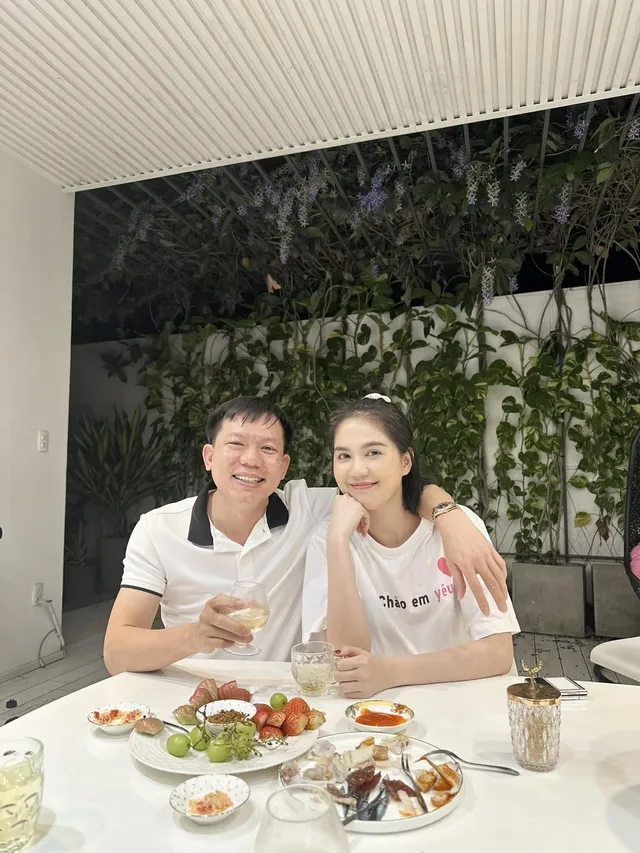 ngoc-trinh-duoc-huong-an-treo-ban-trai-tin-don-noi-ai-trong-chung-ta-cung-co-sai-lam-sau-nhieu-thang-im-ang-1