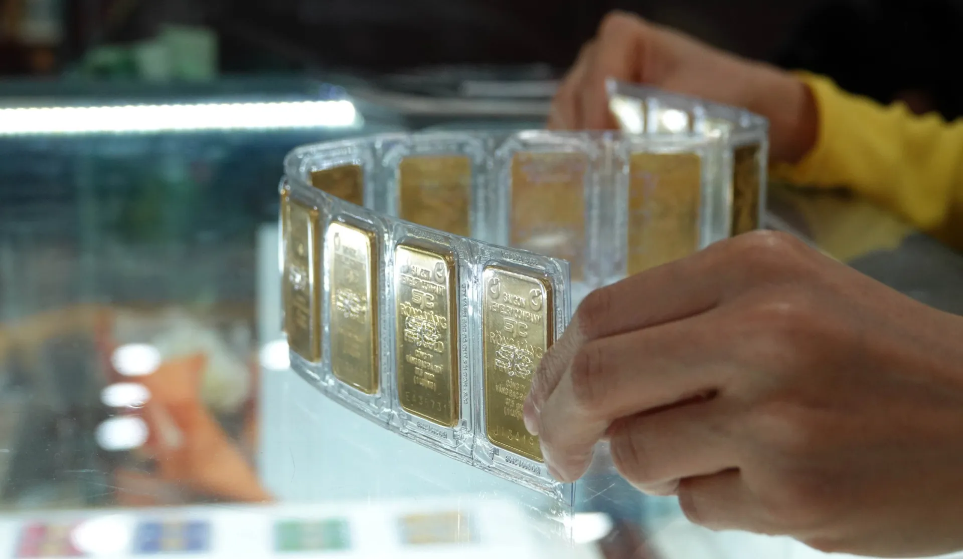 can-tet-nguyen-dan-2024-gia-vang-nhan-giam-dot-ngot-chi-con-64-65-trieu-luong-nguoi-dan-lao-dao-2