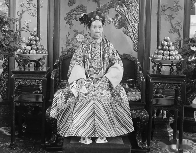 bi-an-ve-doi-giay-de-cao-nhu-di-ca-kheo-cua-phi-tan-thoi-thanh-lam-sao-de-di-dung-khong-bi-nga-4