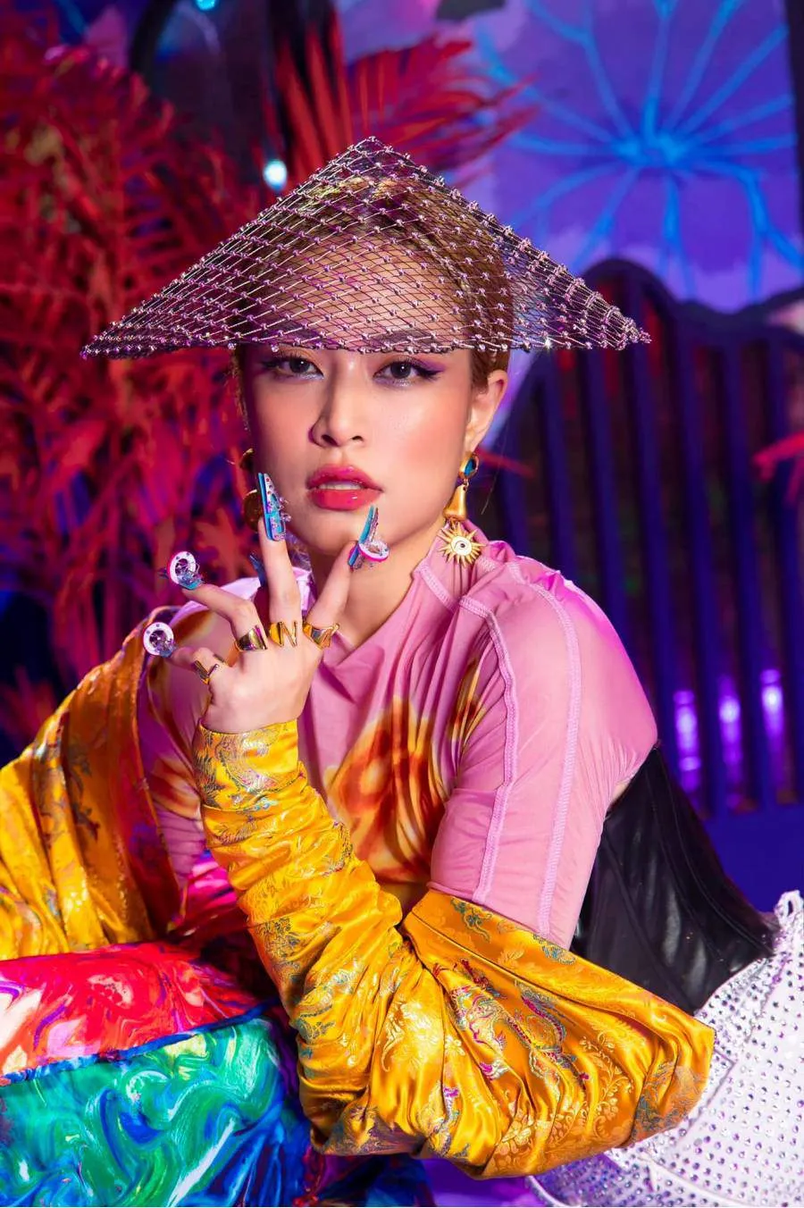 hoa-minzy-hoa-thon-nu-tung-mv-moi-truoc-tet-nhung-lai-bi-netizen-so-sanh-voi-hoang-thuy-linh-9