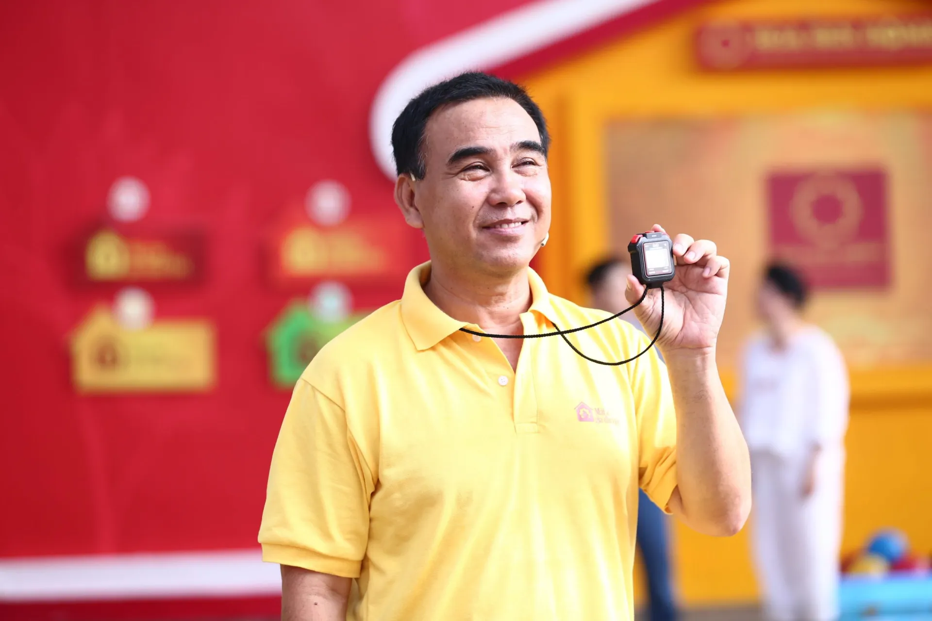 vi-sao-mc-quyen-linh-hoat-dong-30-nam-duoc-nhieu-nguoi-nguong-mo-ma-van-chua-duoc-danh-hieu-nghe-si-nhan-dan-2