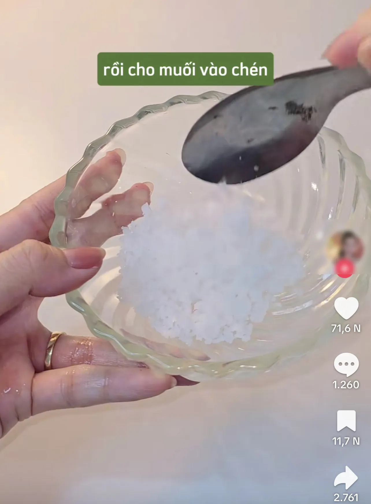 ngay-dau-nam-gioi-tre-ru-nhau-lam-chanh-muoi-phong-thuy-giup-giai-van-den-hut-tai-loc-4