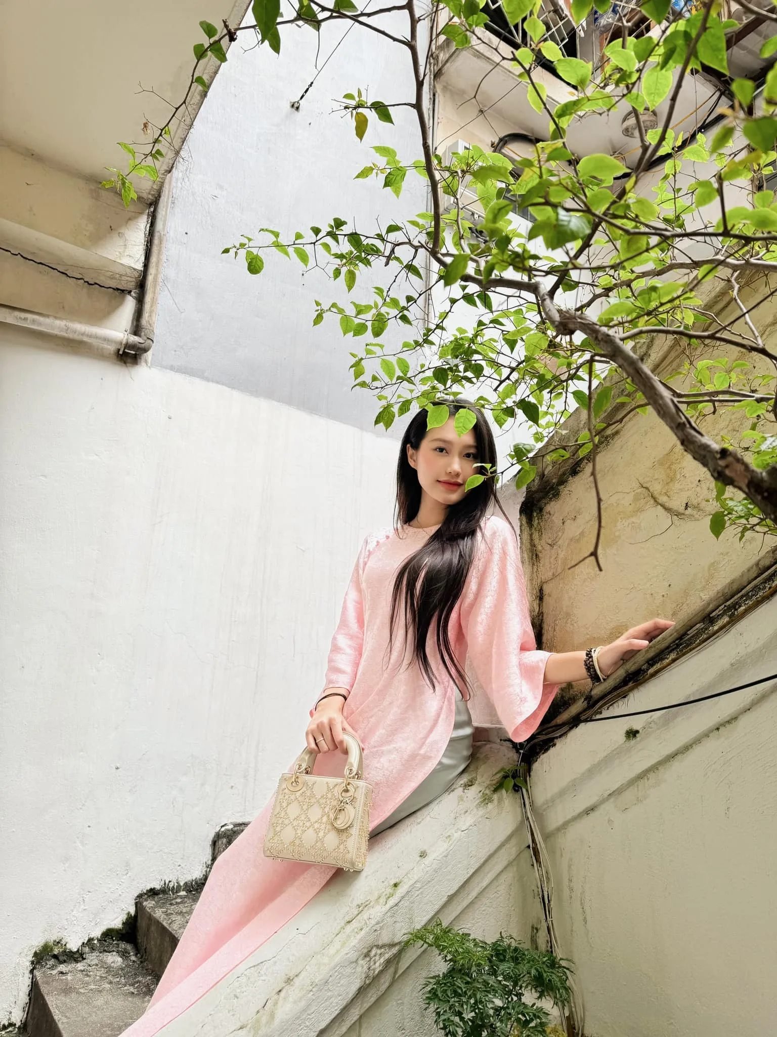 doan-hai-my-len-do-di-chuc-tet-hai-ben-noi-ngoai-hoc-hoi-style-dien-ao-dai-giau-bung-cuc-dinh-2