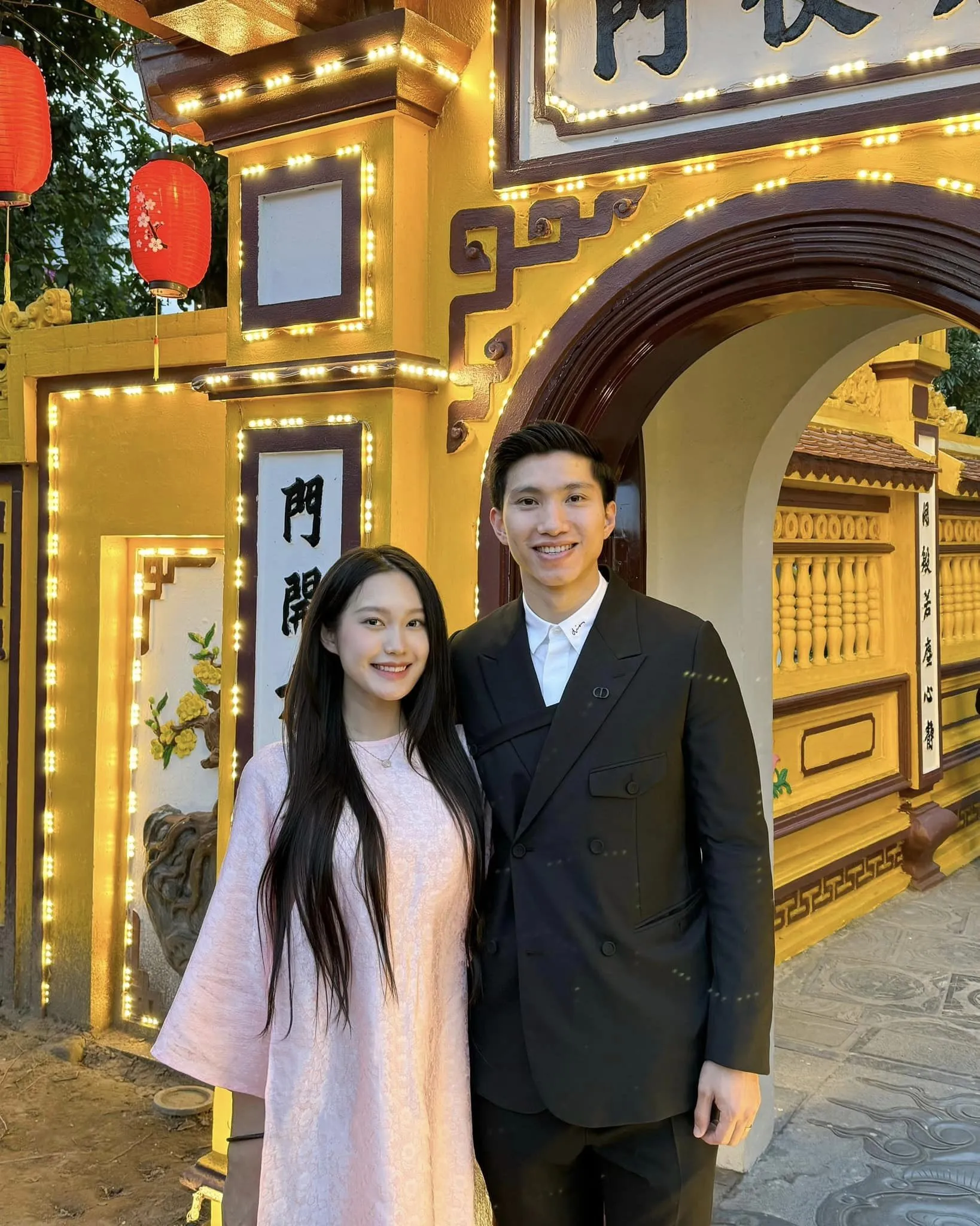 doan-hai-my-len-do-di-chuc-tet-hai-ben-noi-ngoai-hoc-hoi-style-dien-ao-dai-giau-bung-cuc-dinh-3