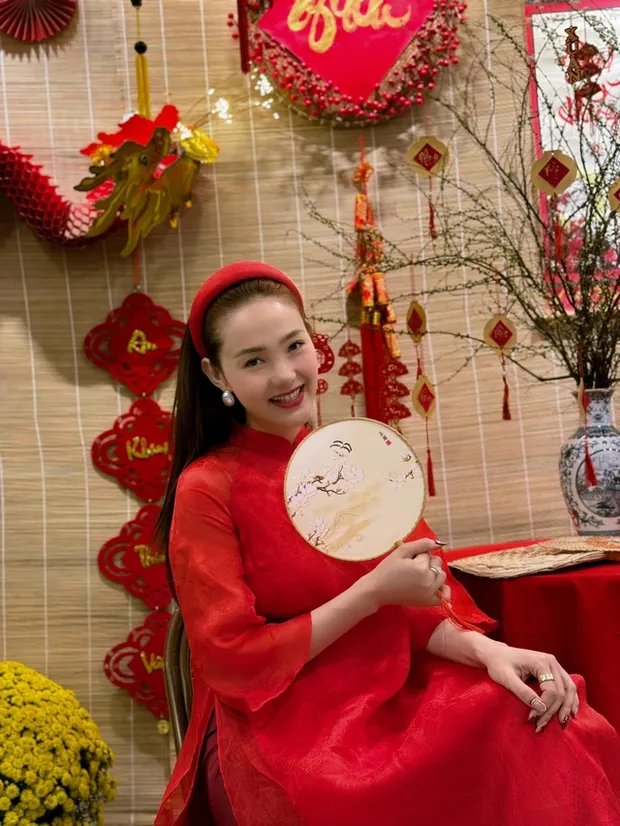 minh-hang-khoe-tien-li-xi-cua-quy-tu-ngay-dau-nam-con-so-khien-ai-cung-hoang-hon-2